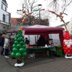 Weihnatsmarkt, Nikolausmarkt, Stand der Regenbogenschule in Gladbeck, Ballondekoration